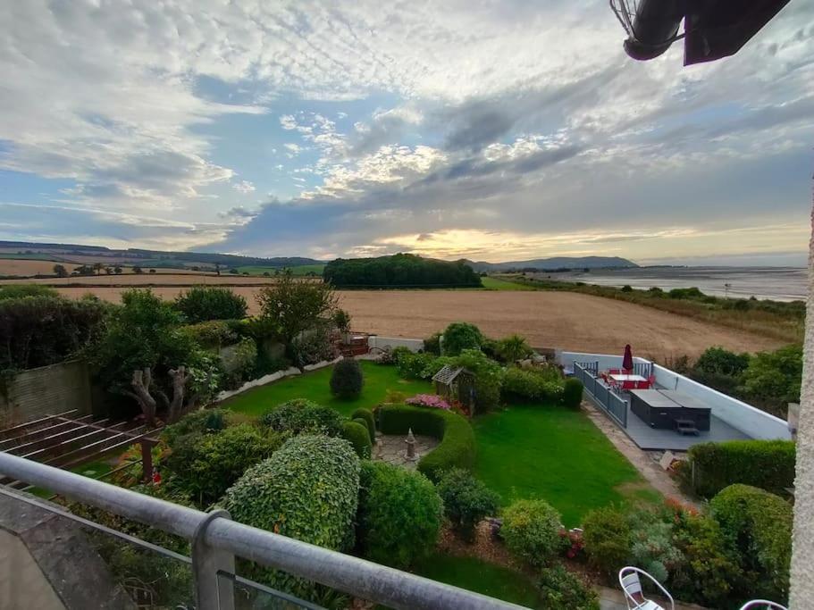 Blue Anchor House - Seaview, Hot Tub Apartments Екстериор снимка