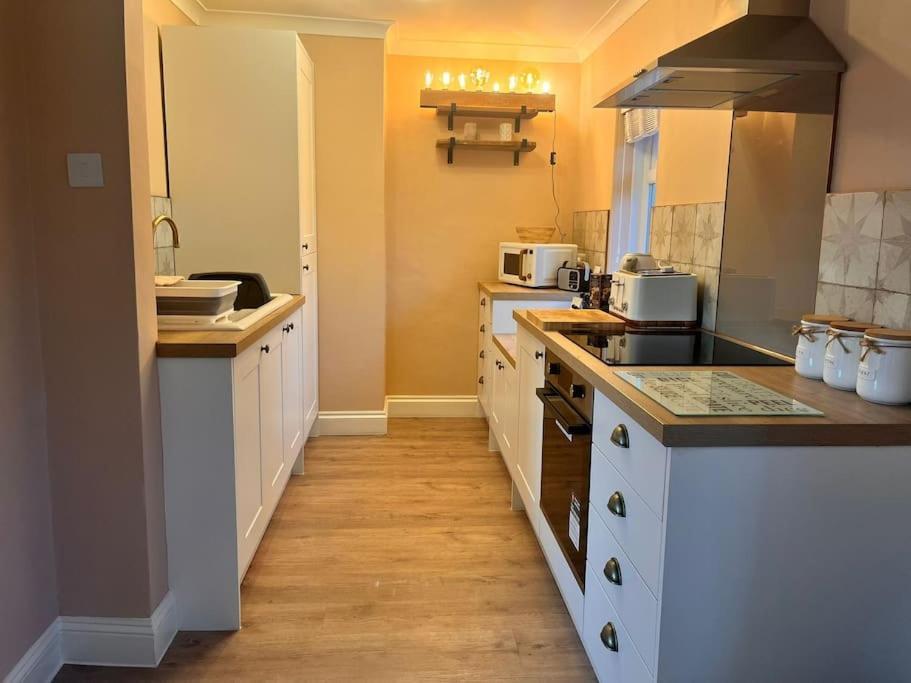 Blue Anchor House - Seaview, Hot Tub Apartments Екстериор снимка