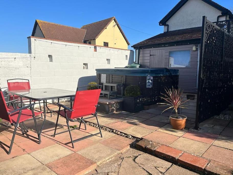 Blue Anchor House - Seaview, Hot Tub Apartments Екстериор снимка