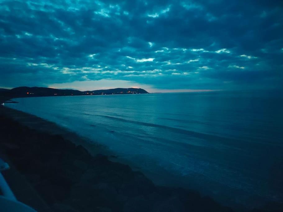 Blue Anchor House - Seaview, Hot Tub Apartments Екстериор снимка