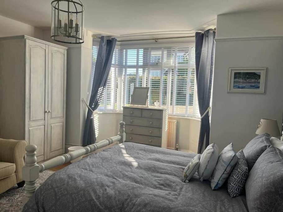 Blue Anchor House - Seaview, Hot Tub Apartments Екстериор снимка