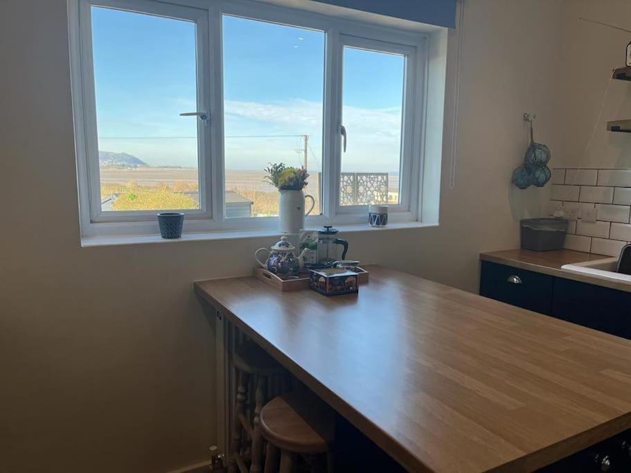 Blue Anchor House - Seaview, Hot Tub Apartments Екстериор снимка