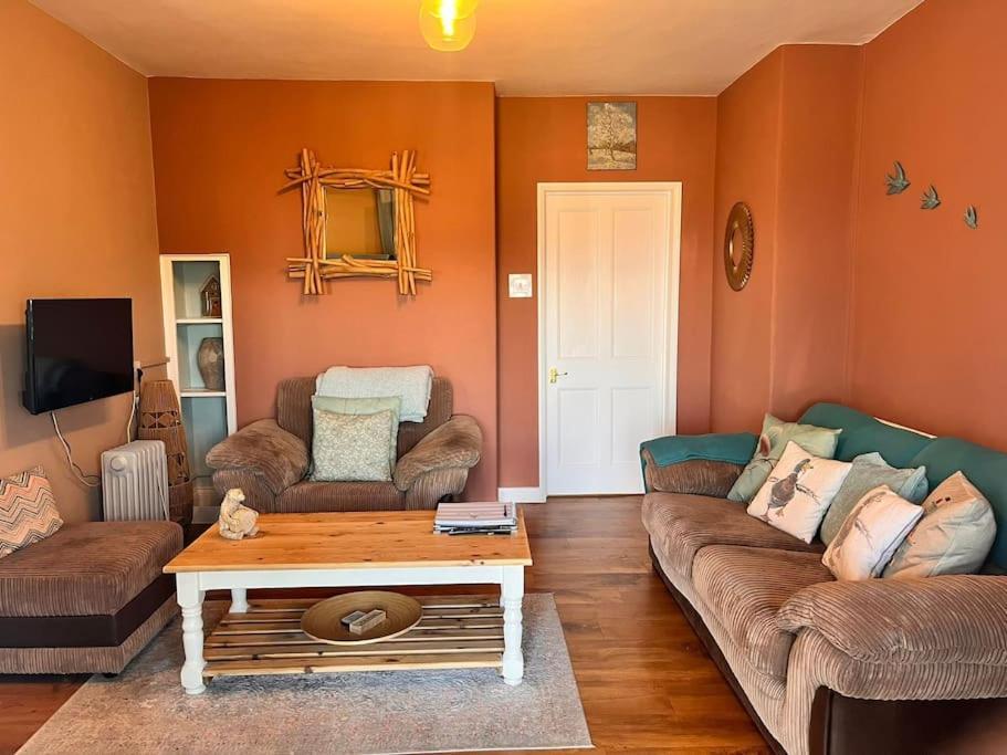 Blue Anchor House - Seaview, Hot Tub Apartments Екстериор снимка