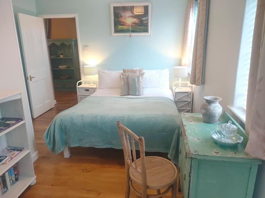 Blue Anchor House - Seaview, Hot Tub Apartments Екстериор снимка