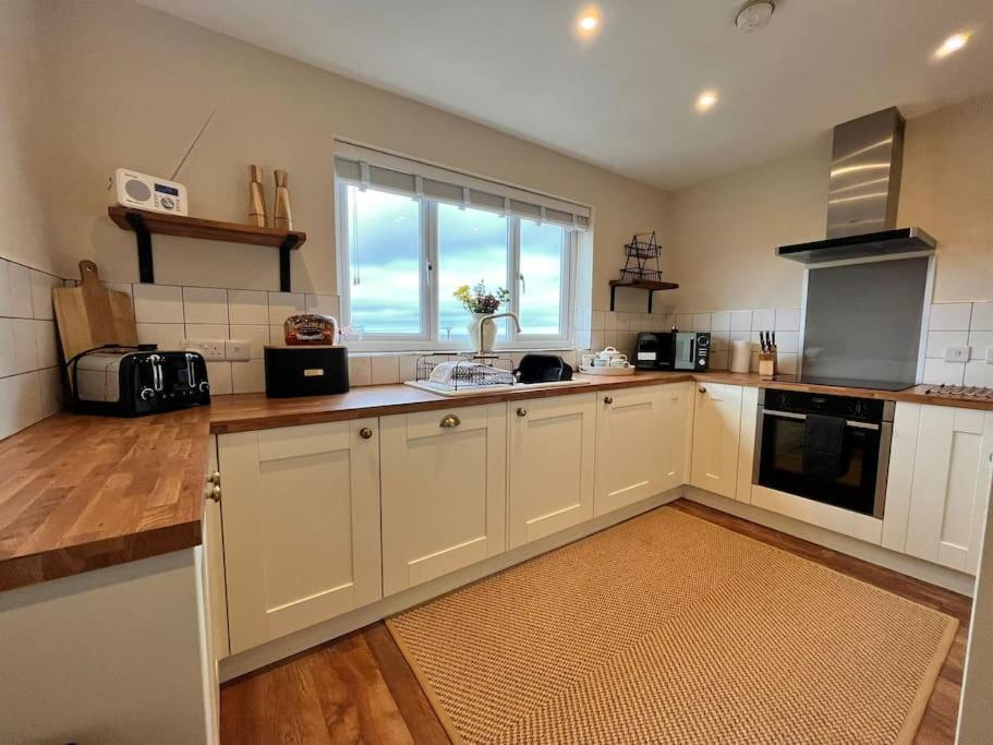Blue Anchor House - Seaview, Hot Tub Apartments Екстериор снимка