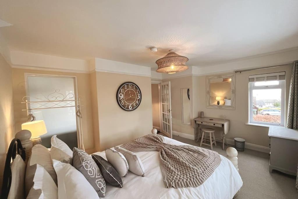 Blue Anchor House - Seaview, Hot Tub Apartments Екстериор снимка