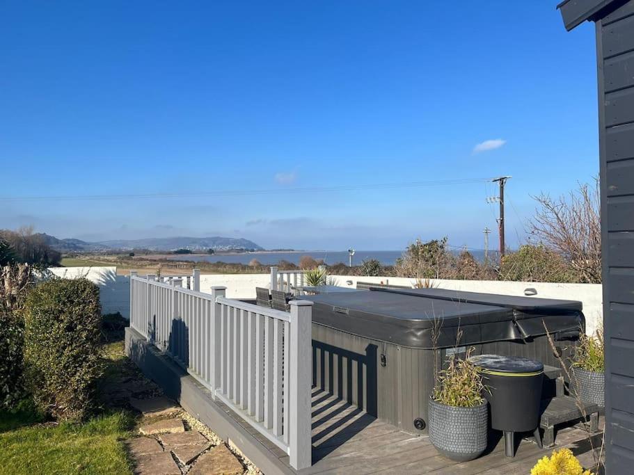 Blue Anchor House - Seaview, Hot Tub Apartments Екстериор снимка