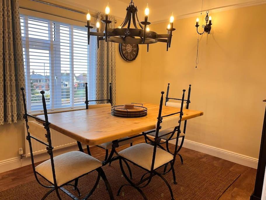 Blue Anchor House - Seaview, Hot Tub Apartments Екстериор снимка