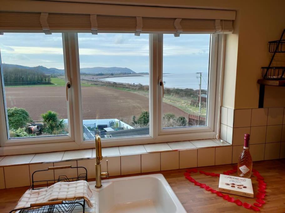 Blue Anchor House - Seaview, Hot Tub Apartments Екстериор снимка