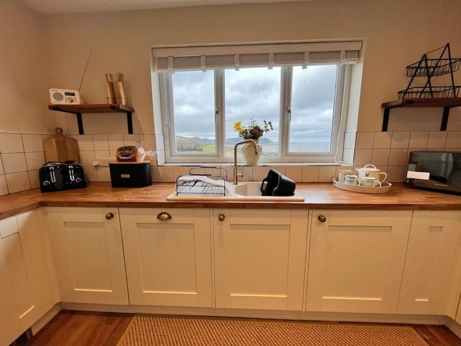 Blue Anchor House - Seaview, Hot Tub Apartments Екстериор снимка