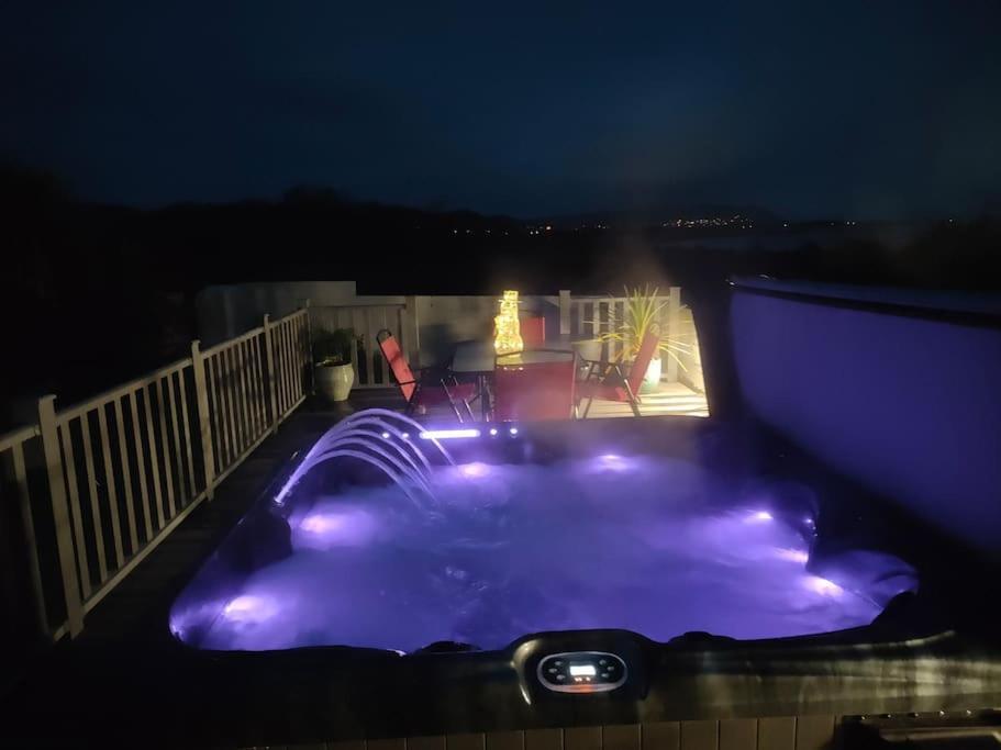 Blue Anchor House - Seaview, Hot Tub Apartments Екстериор снимка