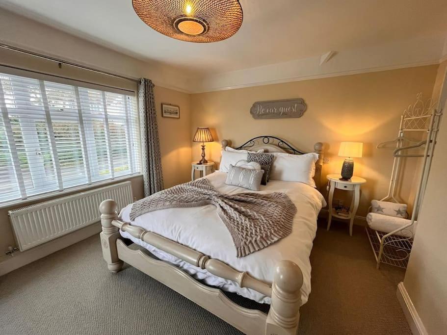 Blue Anchor House - Seaview, Hot Tub Apartments Екстериор снимка