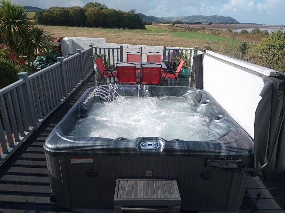 Blue Anchor House - Seaview, Hot Tub Apartments Екстериор снимка