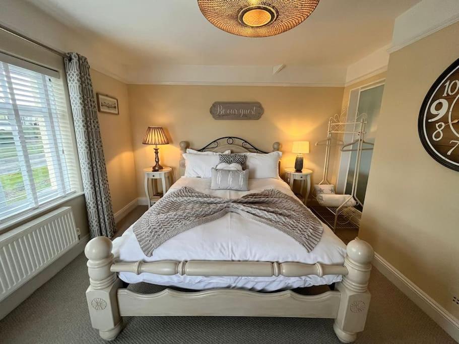 Blue Anchor House - Seaview, Hot Tub Apartments Екстериор снимка